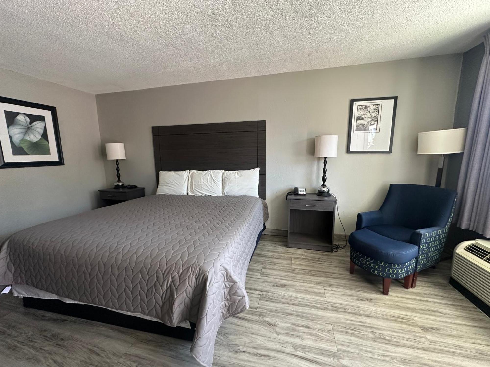 Executive Inn Locust Grove By Capital O Exterior photo