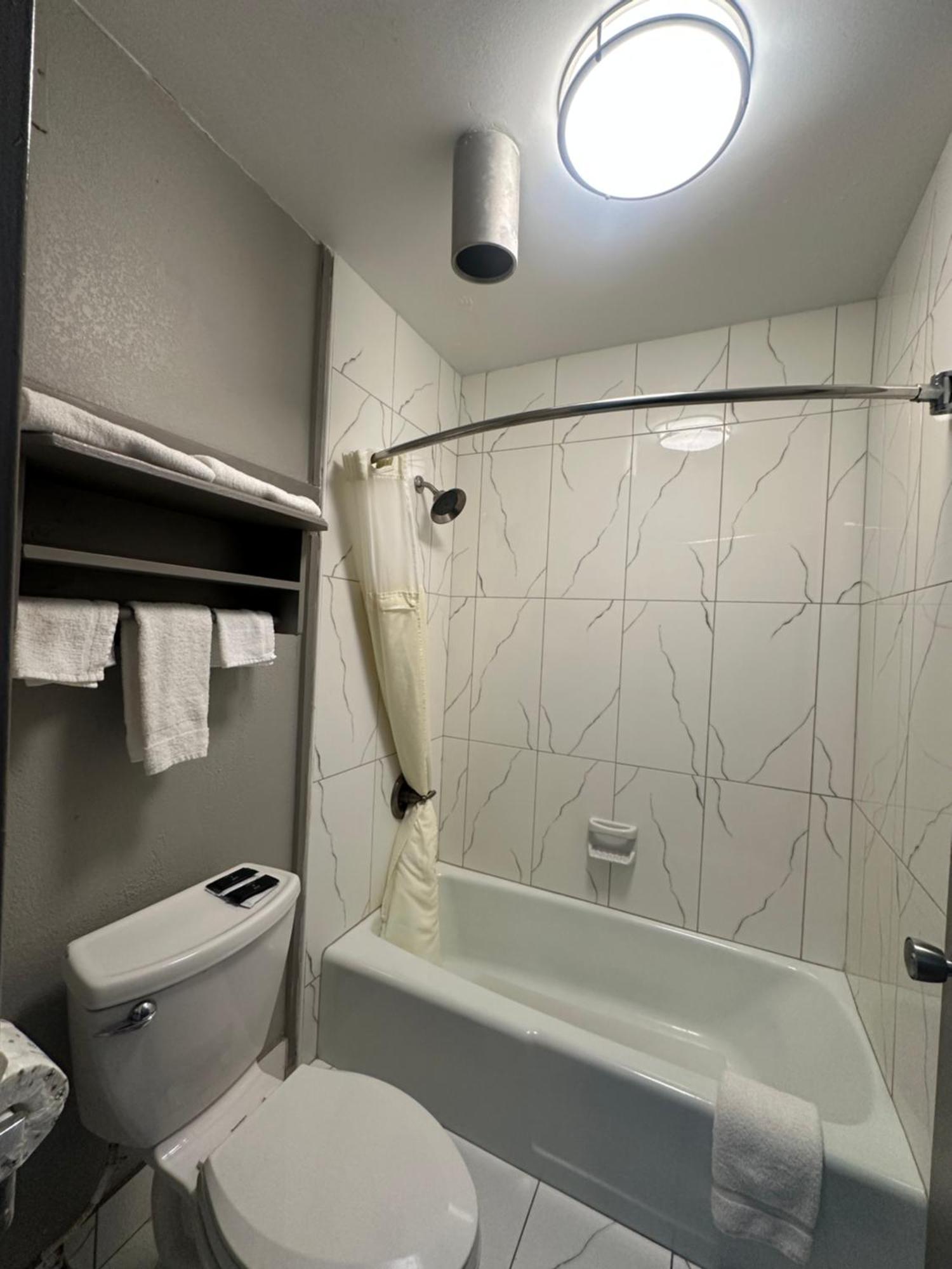 Executive Inn Locust Grove By Capital O Exterior photo