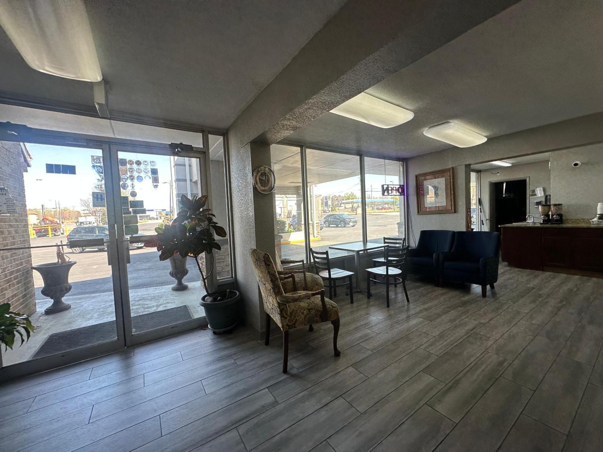 Executive Inn Locust Grove By Capital O Exterior photo
