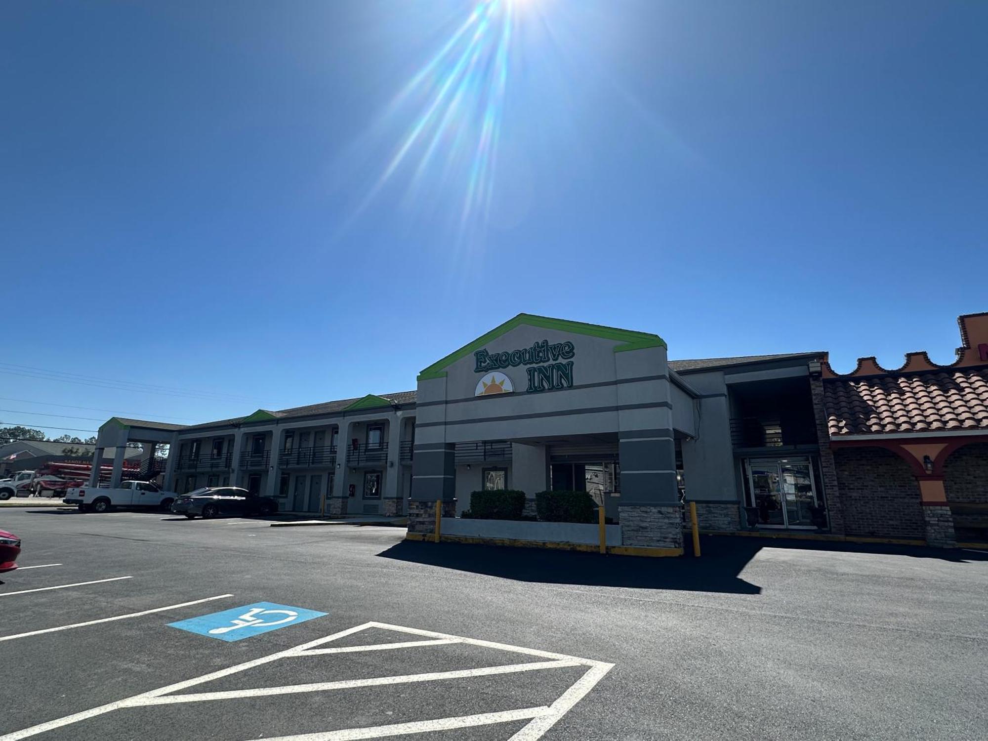 Executive Inn Locust Grove By Capital O Exterior photo
